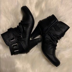 🛑SOLD Woman’s black booties